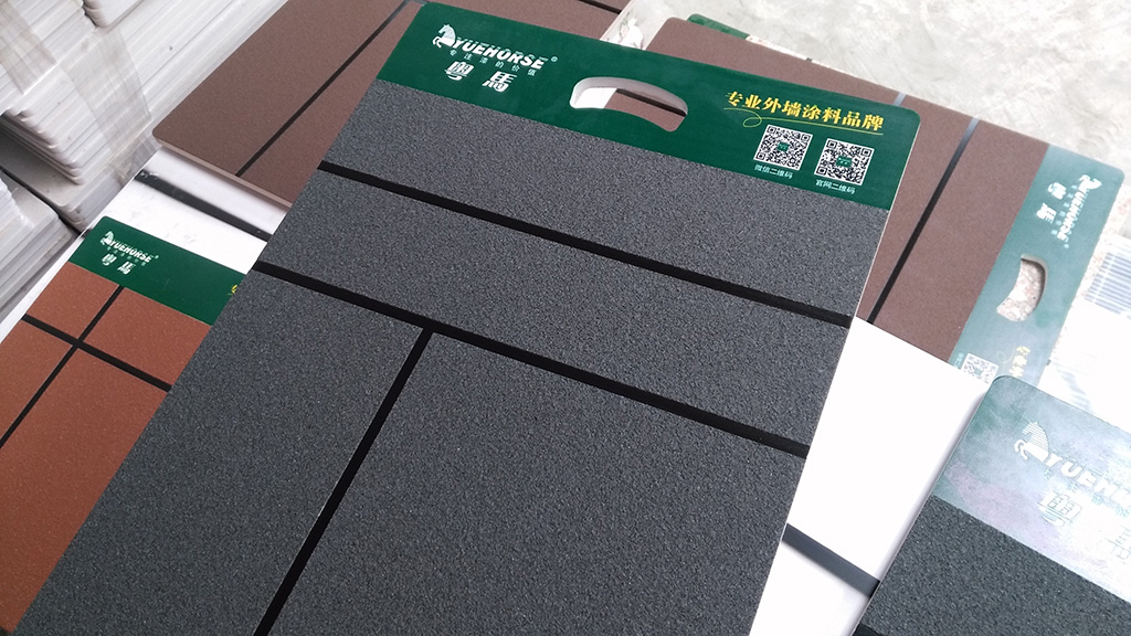 外墙贴瓷砖好还是喷粤马真石漆好?